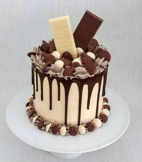 Choc Cake Decoration Ideas, Choc Drip Cake, Chocolate Birthday Cake Decoration, Candy Birthday Cakes, Chocolate Cake Designs, Chocolate Drip Cake, Birthday Cake For Him, Funny Birthday Cakes, Chocolate Cake Decoration