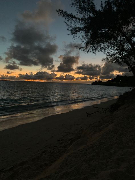 an early sunrise in oahu hawaii on the beach Beach Sunrise Pictures Mornings, Morning Beach Aesthetic, Sunrise Hawaii, Early Morning Beach, Sky Clouds Aesthetic, Kailua Oahu, Early Sunrise, Morning Beach, Clouds Aesthetic