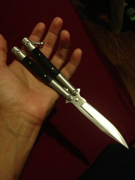 Knife Aesthetic, Mens Nails, Pretty Knives, Snap Streak Ideas Easy, Butterfly Knife, Knife Collection, Cool Knives, Tactical Gear, Cool Eyes