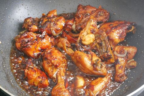 Chicken in Soya Sauce Fried Shallots, Soya Sauce, Fish Sauce, Shallots, Chicken Dishes, Gravy, Ingredients Recipes, Garlic Cloves, Chicken Recipes