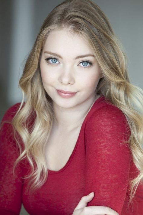 Emilia McCarthy Big Eyes 2014, Stephanie Bennett, Lori Loughlin, Female Character Inspiration, Canadian Actresses, Hollywood Celebrities, Shadowhunters, Blue Eyes, Beautiful Hair