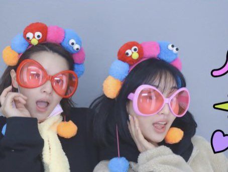 jeongyeon on Twitter: "jeonghyo are so cute https://t.co/FPb4Vi11Ie" / Twitter Jihyo And Jeongyeon, Happy Best Friend Day, Jeongyeon Icons, G-idle Soyeon, Best Friend Day, Icons Iq, Friends Day, Set Me Free, My Only Love