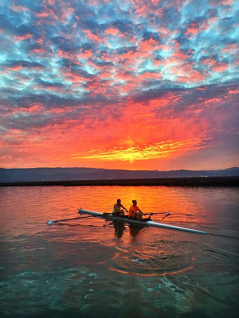 Rowing Aesthetic Women, Rowing Wallpaper, Rowing Aesthetic, Rowing Photography, Kayaking Aesthetic, Kayaking Quotes, Rowing Crew, Row Row Your Boat, Sports Aesthetic