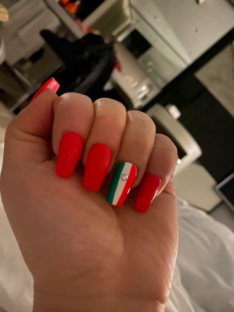 Mexico flag Mexico Flag Nails, White Green Nails, Nail Ideas Red, Mexico Nails, Flag Nails, Mexico Flag, Green Nails, White Green, Nail Ideas