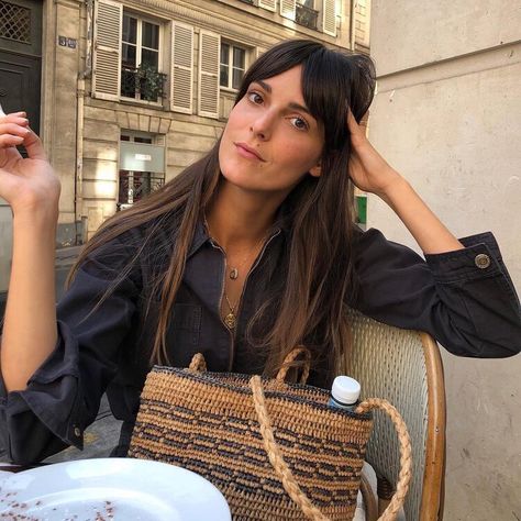 This Is Why French Women Always Have the Best Fringes Centre Parting Hairstyles, French Fringe, Leia Sfez, Fringe Hairstyle, French Girl Hair, Chic Ponytail, Wardrobe Goals, Jeanne Damas, French Girl Style