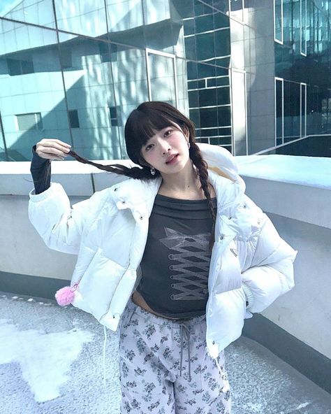 Tokushima, Rei Ive, Latest Albums, Cartoon Jokes, Starship Entertainment, Instagram Update, Creative Photography, South Korean Girls, Her Hair