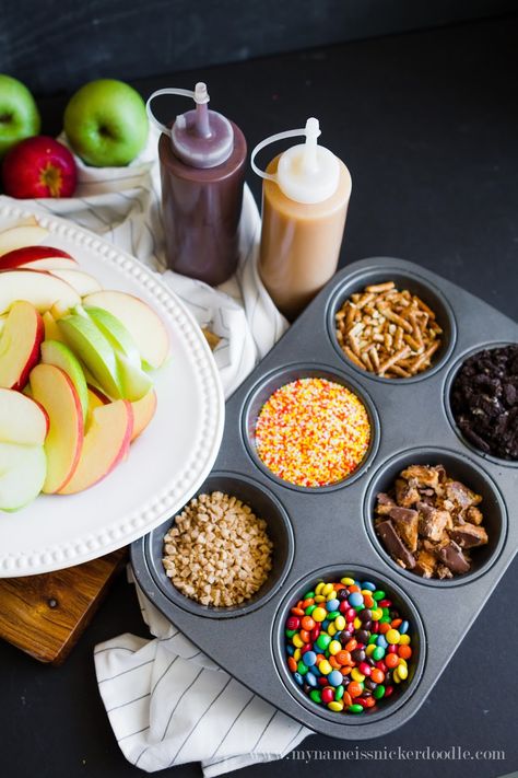 Caramel Apples are always so delicious, but make them a whole lot easier with this caramel apple nacho bar!  How cute and fun for a halloween party or fall festival!  |  My Name Is Snickerdoodle Fun Harvest Activities, Fall Festival Activity Ideas, Halloween Resident Event Ideas, Indoor Fall Festival Games, Fall Carnival Ideas, Apple Nacho Bar, Harvest Birthday Party, Caramel Apple Bar, Food Setup