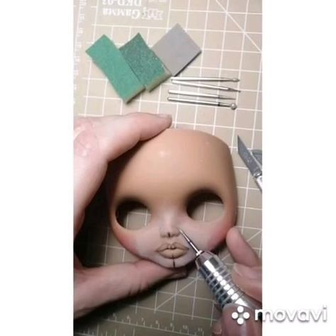 Handmade Dolls Tutorial, Diy Dolls Making, Doll Puppet, Doll Customization, Blythe Doll Dress, Face Carving, Polymer Clay Figures, Diy Dolls, Kawaii Doll