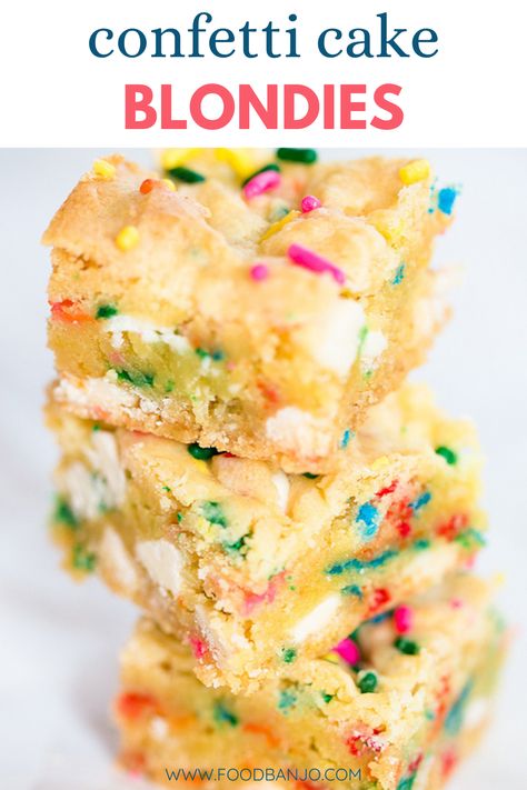 confetti cake blondies Funfetti Cookie Bars, Funfetti Cake Mix Recipes, Confetti Cake Recipes, Blondies Recipe Easy, Funfetti Cake Mix Cookies, Cake Bars Recipe, Cake Mix Cookie Bars, Confetti Cookies, Easy Bar Recipes