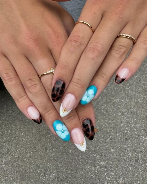 nails of today Cute Nail Ideas Fall, Fall Trending Nails, Cool Nail Inspo Fall, Nails Different Designs Each Finger, Nails Cool Design, Trendy Nail Designs 2024, Miss Match Nails, Simple Fun Nails, Tropical Nails Design