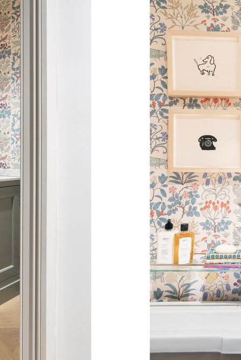 Powder Room Wallpaper Traditional, Small Shower Room Wallpaper, Travel Inspired Wallpaper, Bathroom Wallpaper And Shower Curtain, Chinoiserie Powder Room Ideas, Powder Bathroom Wallpaper Modern, Wallpaper Wainscoting Bathroom, Milton And King Wallpaper Bathroom, Tiny Powder Room Wallpaper