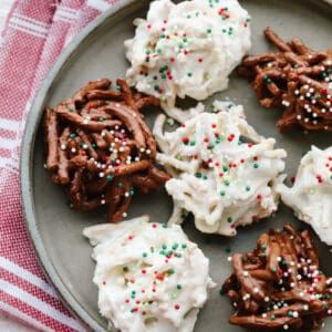 No Bake Haystack Cookies, Hay Stacks, Haystack Cookies, Magnolia Bakery Banana Pudding, Peanut Butter No Bake, How To Store Bread, The Recipe Critic, Recipe Critic, Peppermint Cookies