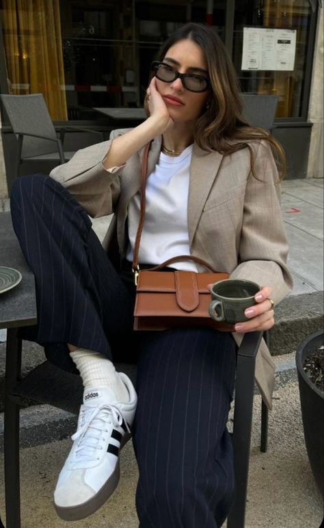 Shopping Together, Elegant Classy Outfits, Summer Office Outfits, Style Désinvolte Chic, Style Parisienne, Chic Business Casual, Professional Outfits Women, Business Outfits Women, Business Casual Outfits For Work