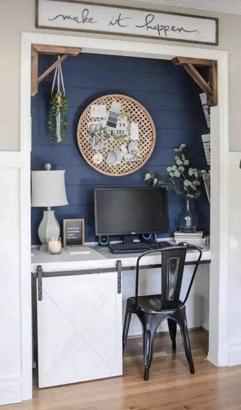 24 Cloffice Ideas To Turn Your Closet into A Home Office - Days Inspired Multi Purpose Room Ideas, Cloffice Ideas, Cozy Office Space, Traditional Home Offices, Home Office Closet, Room Accent Wall, Closet Office, Cozy Home Office, Desks For Small Spaces