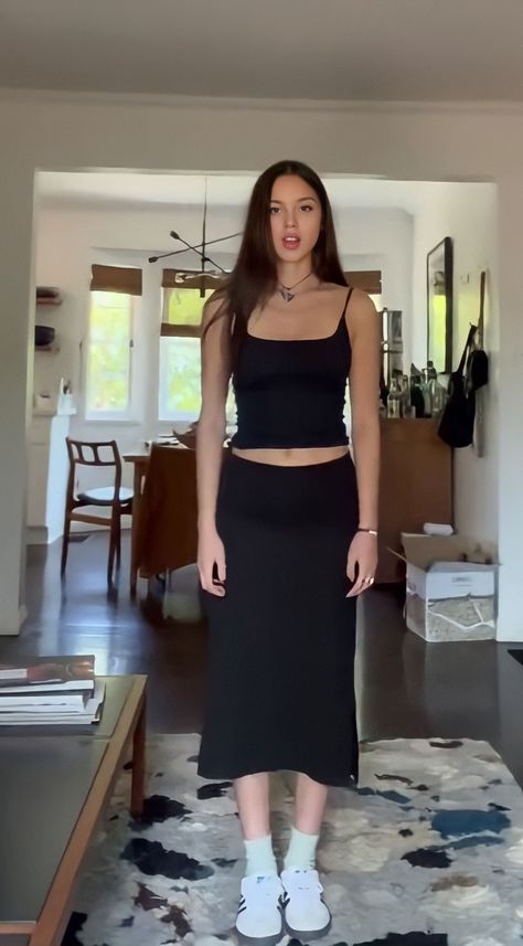 Louis Partridge, V Neck Midi Dress, Current Styles, Partridge, Celebrity Outfits, Olivia Rodrigo, 로고 디자인, Casual Style Outfits, Spring Summer Outfits