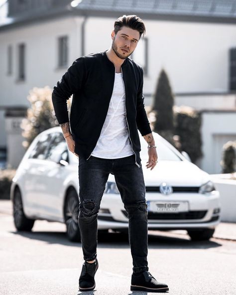 ⊛ Milan Shefer on Instagram: “Happy Weekend 😉 Complete outfit by @leif.nelson #leifnelson 🔥 Do you like my ootd ? Rate 1-10 🤔 _________________ #milanmusic #stuttgart…” Leif Nelson, Complete Outfits, Happy Weekend, Photo Credit, Milan, Bomber Jacket, Men Casual, Ootd, On Instagram