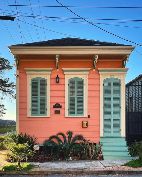 Cool House Colors Exterior, Bright House Colors Exterior, New Orleans House Colors, Colorful Cottage Exterior, Bold House Colors Exterior, Coral House Exterior, Colorful Exterior House Colors, Colourful House Exterior, Peach House Exterior