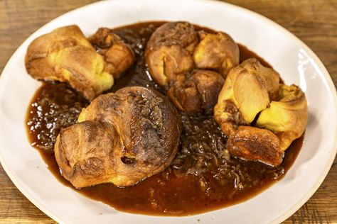 Yorkshire Pudding Gravy, Yorkshire Pudding Recipe, James Martin Recipes, Roast Beef Dinner, Yorkshire Pudding Recipes, Yorkshire Puddings, Dry Rubs, Uk Recipes, Meal Inspiration