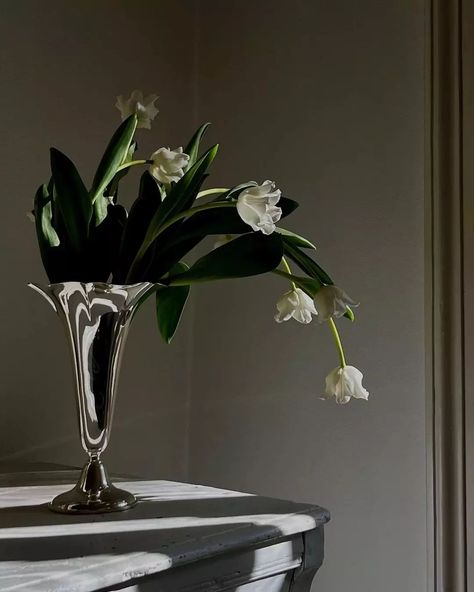 Lauren Sullivan | Well by Design® (@wellxdesign) • Instagram photos and videos Vintage Silver Wedding Decor, Fluted Vase, Wedding Tablescape, Tulips In Vase, Silver Vase, Design 2023, Table Sofa, Flower Therapy, April 6