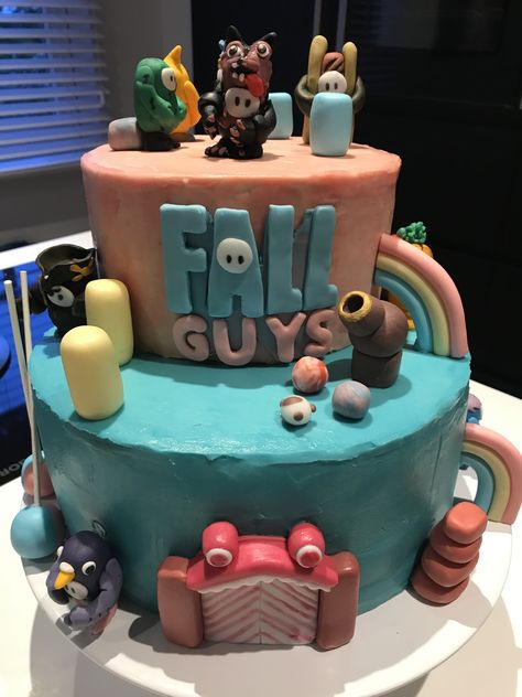 Fall Guys taart Fallguys Birthday Party, Fall Guys Birthday Cake, Fall Guys Cake Ideas, Fall Guys Birthday Party, Fall Guys Cake, Full Guys, Guys Birthday, 7th Birthday Cakes, Birthday 10