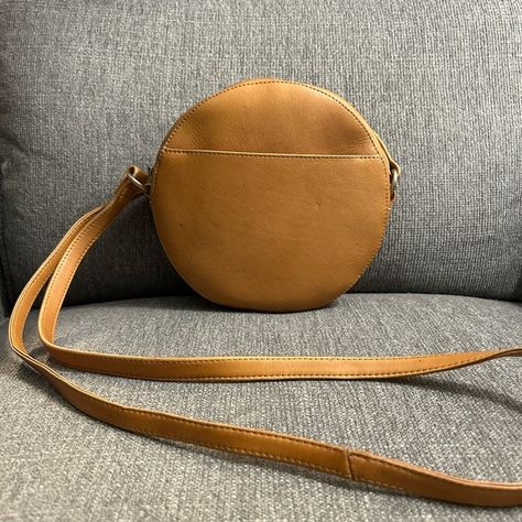 Le Donne leather circle bag Leather Circle Bag, Circle Bag, Handbags, Plus Fashion, Leather, Closet, Fashion Tips, Fashion Trends, Clothes Design