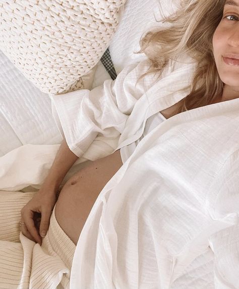 Kristin Johns, Pregnancy Belly Photos, Boys Of Tommen, Chloe Walsh, Thinking About You, Mom Pictures, Cute Maternity Outfits, Casual Maternity, Mama Style