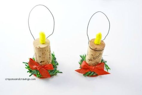 Not only are these wine cork ornaments super pretty, they are also super simple to make! Champagne Cork Crafts Christmas, Cork Holiday Crafts, Wine Cork Animals Diy, Christmas Crafts With Corks, Reindeer Cork Ornaments Diy, Wine Cork Crafts For Kids, Christmas Ornaments To Make And Sell, Wine Cork Ornaments Diy, Cork Ornaments Diy