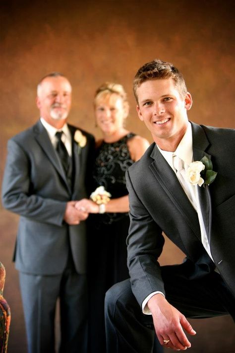 Groom and grooms parents Message For Wedding, Ideas For Wedding Photos, Invitation Message, Groom Wedding Pictures, Groomsmen Poses, Wedding Photos Ideas, Groom Photoshoot, Family Wedding Photos, Wedding Portrait Poses