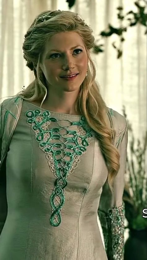 Viking Bride, Kathryn Winnick, Katheryn Winnick Vikings, Katherine Winnick, Lagertha Lothbrok, Lagertha Vikings, Lagertha Hair, Vikings Lagertha, Katheryn Winnick