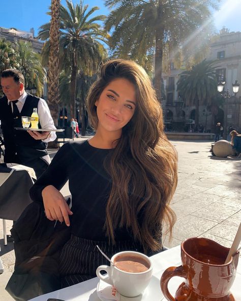 Probably the last time sitting outside drinking coffee in Amsterdam this year 🍁 Coffee Girl, Hair Envy, Fotografi Potret, Gorgeous Hair, Cup Of Coffee, Beautiful Woman, Hair Goals, Cortes De Cabello Corto, Fashion Lifestyle