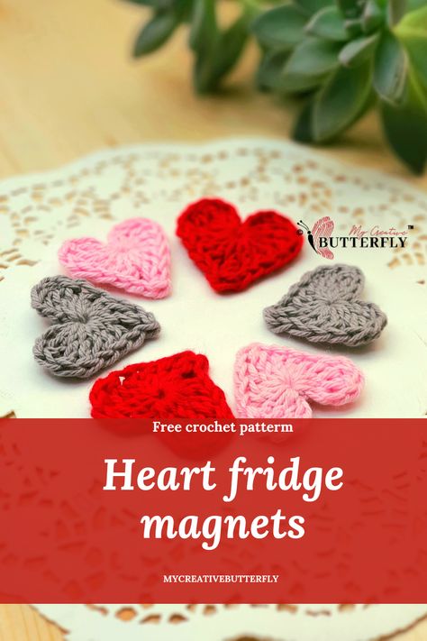 free video tutorial crochet heart magnets Crochet Refrigerator Magnets Patterns, Crochet Magnet Ideas, Crochet Fridge Magnets Free Pattern, Crochet Magnets Free Pattern, Crochet Fridge Magnets, Crochet Magnets, Crochet Fridge, Crocheted Keychains, Wedding Crochet