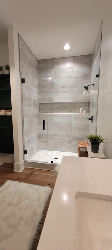 Minimalist Bathroom Remodel, Bathroom Big Shower Ideas, Bathroom No Bathtub, Bathroom With Walk In Shower Ideas, Large Tile In Shower Ideas, Guest Bathroom Tub Shower Combo, Master Bathrooms With Walk In Showers And Soaking Tub, Walkin Shower Ideas Small Bathroom, Simple Walk In Shower Ideas