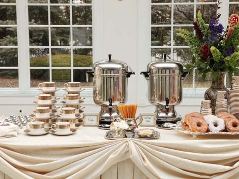 Breakfast Event Decor, Wedding Beverage Table, Mesa Coffee Break, Wedding Drink Table, Coffee Business Ideas, Tea Coffee Station, Tea And Dessert, Buffet Setup, Hotel Breakfast Buffet