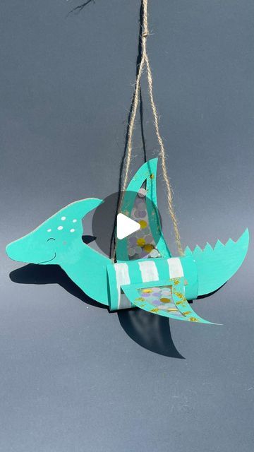 Linda on Instagram: "Diy Tp roll Dino 🦕  Toilet paper rolls are maybe my favorite go-to craft material. The creative possibilities are endless.  We added a thread to make it fly like a real Pterodactyl . Trust me, your little ones will love it too. Hope you enjoy it!  Un grazie di cuore a tutti gli ovetty che hanno creato i loro coloratissimi dinosauri, a Giulia e Marta, che ogni volta fanno una piccola grande magia con il loro @pattyland_market e a Federica @federica82vr per tutto! ( tu sai)  #dinocraft #tpcrafts #springcrafts #springcraftsforkids #kidspartyideas #simplycraft #dinopartyideas #ministylemag #wearecardboardfolk #tproll #tprollcrafts  #criança  #montessoriathome #kidscrafts #diyplayideas #bastelnmitkindern #actividadesparaniños #pedagogiealternative #letskeepkidsbusy#myfavou Dino Toilet Paper Roll, Pteradactyl Crafts, 3d Dinosaur Craft, Pterodactyl Craft, 3d Dinasour Craft, Toilet Paper Roll Dinosaur Craft For Small Boys, Jurassic Craft, Dino Craft, Paper Rolls