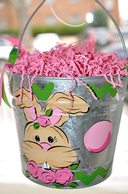 Painted Easter Baskets, Easter Pail, Personalized Easter Bucket, Easter Paintings, Easter Buckets, Easter Basket Ideas, Personalized Easter Basket, Easy Easter Crafts, Easter Basket Diy