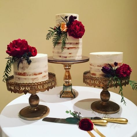 2 Tier Wedding Cakes Simple Elegant Fall, Deconstructed Wedding Cake, Graceful Baker, Wedding Cake Setting, Chinoiserie Wedding, Wedding Snacks, Fabulous Cakes, Diy Wedding Cake, Naked Cakes