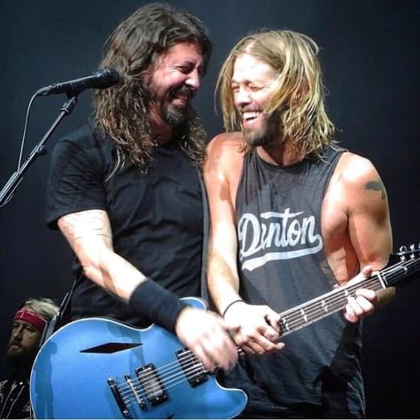 Dave And Taylor Hawkins, Taylor And Dave Grohl, Foo Fighters Taylor Hawkins, Taylor Hawkins Dave Grohl, Taylor Hawkins Wallpaper, Taylor Hawkins Tattoo, Dave Grohl Wallpaper, Taylor Hawkins And Dave Grohl, Dave Grohl Tattoo