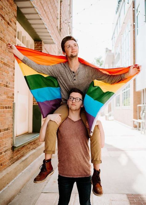 Lgbtq Images, Pride Poses, Pride Photoshoot, Flag Photoshoot, Pride Photography, Unisex Fashion Style, Gender Neutral Outfits, Honor Student, Neutral Outfits