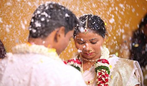 Buddhist Wedding Dress, Buddhist Wedding Ceremony, Ghana Traditional Wedding, Buddhist Wedding, Jewish Wedding Traditions, Wedding Ceremony Traditions, Thai Wedding, Bride Photoshoot, South Indian Weddings