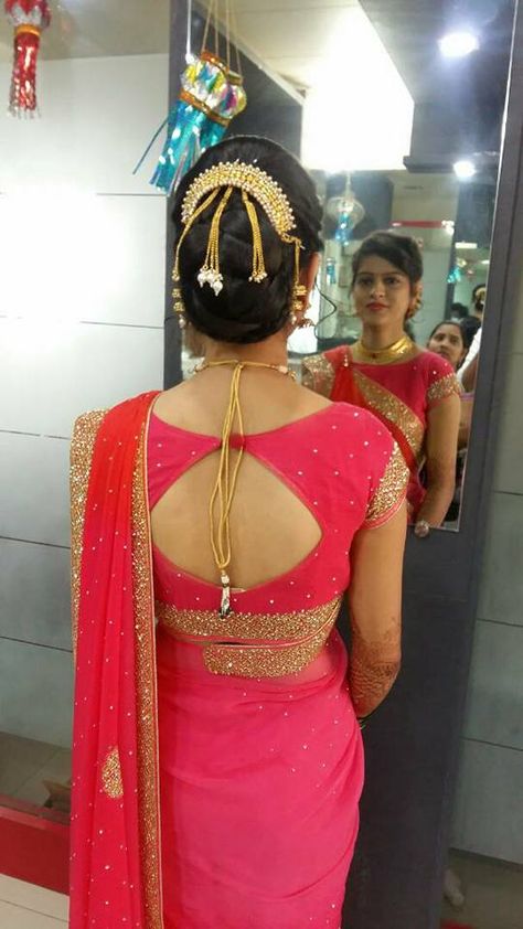 Stone Saree Blouse Designs, Blouse Designs Latest Back Side, Blouse Degine, Stone Saree, Gold Blouse Designs, Designer Sleeves, Plain Blouse Designs, Kashta Saree, Blouse Designs High Neck