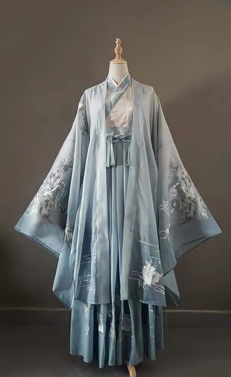 Naruto X Reader, Chinese Clothing Traditional, Traditional Asian Dress, Chinese Traditional Dress, Ancient Chinese Dress, Chinese Style Dress, Mode Kimono, Traditional Chinese Dress, Old Fashion Dresses