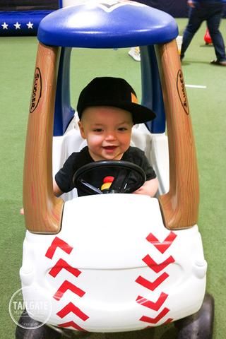 Love baseball?  Think kid's are ok?  Then combine the two and make a super awesome/super easy DIY Kid's Bullpen Cart! Tailgate Diy, Playhouse Remodel, Cozy Coupe Makeover, Outdoor Toys For Toddlers, Kids Backyard Playground, Little Tikes, Outdoor Toys, Cute Cars, Diy For Kids