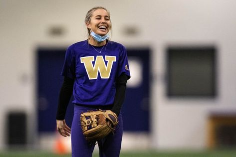 Sis Bates, Night Photography Portrait, College Softball, Uw Huskies, Softball Stuff, Wiffle Ball, Softball Pictures, College World Series, Bates Family