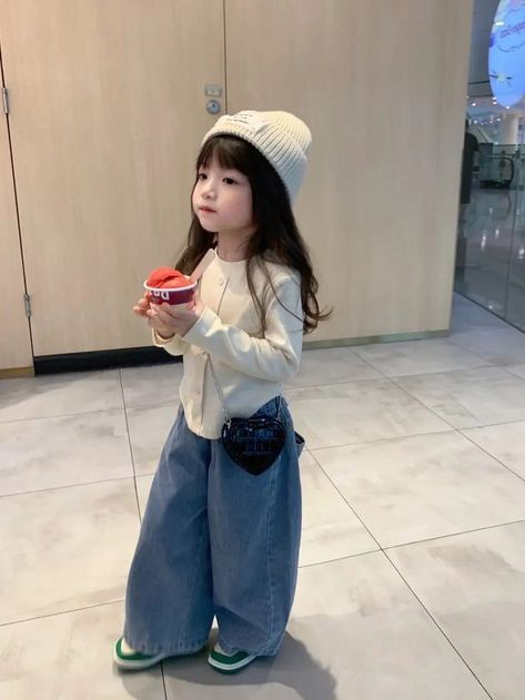 Korean Baby Girl Outfit, Korean Kids Girl, Japanese Kids Fashion, Korean Kids Fashion, Korean Winter Outfits, Outfit Korean Style, Stylish Kids Outfits, Korean Babies