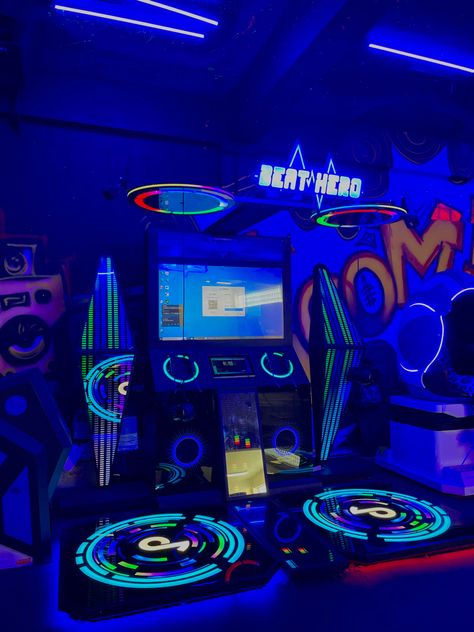 Blue Arcade Aesthetic, Arcadecore Aesthetic, Edm Aesthetic, Arcade Aesthetic, Twitter Pack, Rainbow Things, Altering Jeans, Neon Decor, Bowling Alley