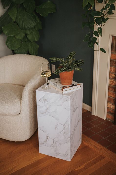 Pedestal Table Diy, Diy Pedestal Table, Diy Faux Marble, Marble Pedestal Table, Plant Pedestal, Diy Pedestal, Marble Plinth, Diy Side Table, Pedestal Side Table