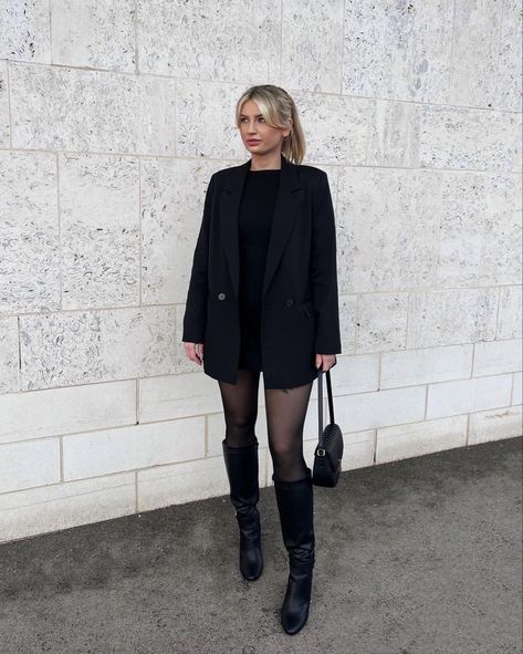 Styling Oversized Black Blazer, Collarless Blazer Outfits For Women, Black Dress Black Blazer, Black Zara Blazer Outfit, Black Blazer Fall Outfit, Big Blazer Outfits For Women, Black Blazer Outfits For Women Parties, Black Blazer Outfit Night Out, Black Blazer And Skirt Outfit