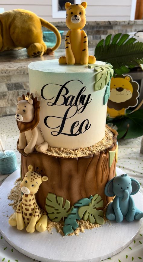 Wildlife Cake, Safari Shower Cake, Zoo Themed Baby Shower Ideas, Safari Baby Shower Boy Cake, Jungle Theme Baby Shower Cake, Safari Theme Cake Design, Wild Animal Cake Jungle Theme, Jungle Animal Baby Shower Theme, Lion Baby Shower Cake