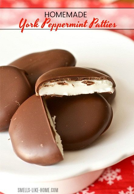 Homemade York Peppermint Patties- Make your own peppermint patties for your holiday treat packages this year and blow your kids and friends away! #york #peppermint #patties #mint #minty #homemade #sweet #treat #holidays Mint Patties, Peppermint Patty Recipe, Homemade Peppermint Patties, Peppermint Patties, Homemade Candies, Candy Desserts, Sweets Treats, Candy Recipes, Holiday Treats