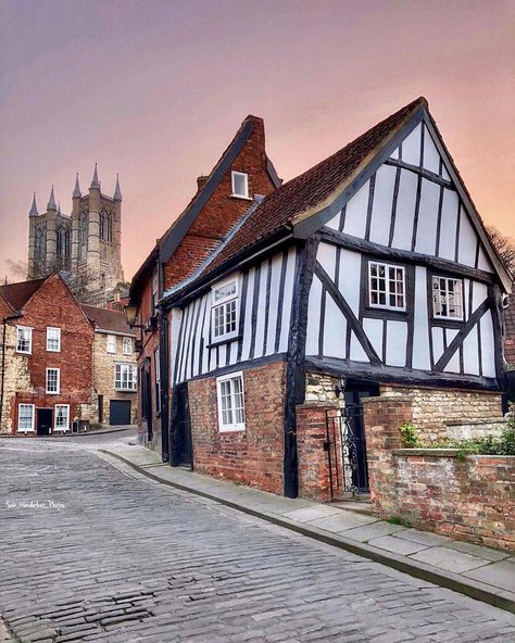 @europestyle_uk on Instagram: “~🇬🇧 Lincoln, Lincolnshire ~ 📸 Photo: @sab_wanderlust_photos 🚩Founders: @chrisma1105 📍Chosen by: @lusy_zavyalova 🚩Tell us about your trip!…” John Of Gaunt, Lincolnshire England, Visit England, Junior College, Crooked House, Medieval England, City Christmas, Rule Britannia, British Pub